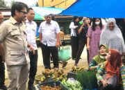 Pastikan Ketersediaan Sembako, Bupati Koltim Gelar Sidak di Pasar Ladongi