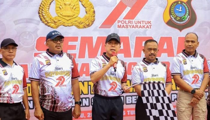 Gubernur Sultra Lepas Jalan Sehat Semarak HUT Bhayangkara ke 79