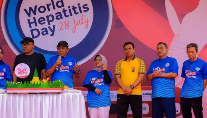 Peringati Hari Hepatitis Sedunia 2025, Wagub Sultra Lepas Ribuan Peserta Jalan Sehat