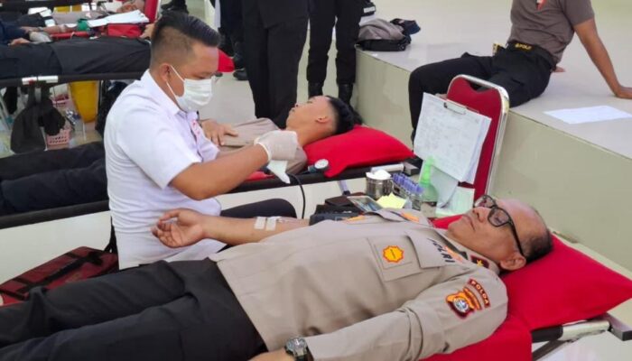 Polda Sultra Kumpulkan 155 Kantong Darah Donor pada Peringatan HUT Humas Polri