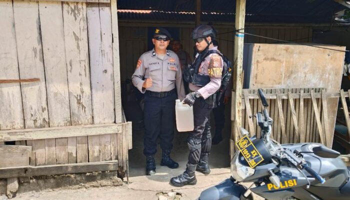 Polresta Kendari Amankan Puluhan Liter Miras Tradisional Dalam Operasi Sikat Anoa