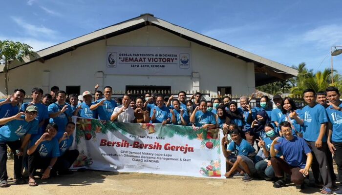 Jelang Natal, Hotel Claro Kendari Gelar Aksi Bersih-Bersih Gereja Pantekosta Victory