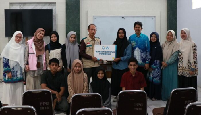 Dukung Akses Pendidikan, YBM PLN Salurkan Bantuan untuk 19 Mahasiswa