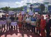 Gubernur ASR Salurkan Bantuan Transportasi Medis Hingga Alat Pertanian di HUT ke 22 Bombana