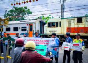 KAI Daop 1 Jakarta Bersama Komunitas Railfans Gencarkan Sosialisasi Keselamatan di Perlintasan Sebidang JPL 38 Stasiun Kramat