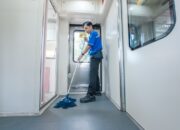 Pastikan semua Fasilitas Kereta selalu Bersih, Yuk intip Pekerjaan Petugas OTC KAI Services di Kereta