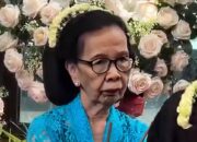 Tak Kenal Usia, Nenek 83 Tahun Pukau Penonton di Kompetisi Angklung Lawan Ribuan Peserta