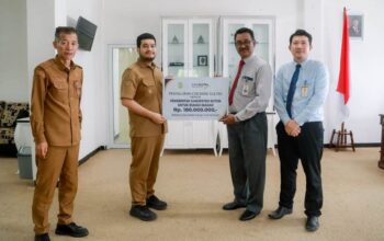 Bank Sultra Salurkan CSR Rp193 Juta untuk Pembangunan Rumah Ibadah dan Sanitasi di Buton