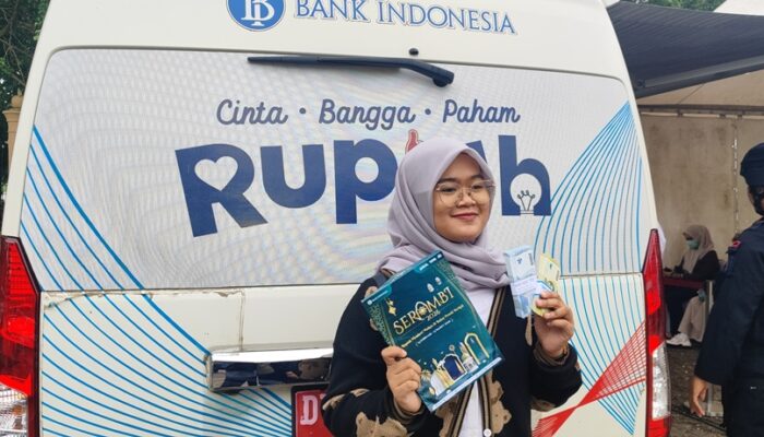 Tradisi Berbagi THR, Gen Z Kendari Padati Kas Keliling BI demi Uang Pecahan Kecil