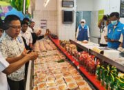 Pastikan Harga Stabil, Gubernur Sultra Pantau Langsung Gudang dan Pasar Jelang Lebaran