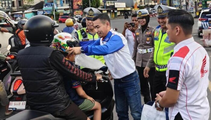 Edukasi Keselamatan, Asmo Sulsel Bagi-bagi Helm Gratis di Operasi Simpatik Gowa