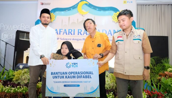 Wujud Nyata Bakti Negeri, PLN UPP Sulteng Serahkan Beasiswa dan Modal UMKM di Safari Ramadan