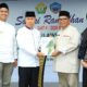 Gubernur Sultra Serahkan Bantuan Listrik dan Sembako Saat Safari Ramadan di Buton Selatan