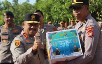 Bukan Sekadar Paket, Ini Pesan Kapolda Sultra di Balik Pembagian Bingkisan Lebaran Idulfitri