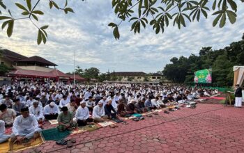 Sinergi Iman dan Profesionalisme: Catatan Penting dari Salat Idulfitri di Mapolda Sultra