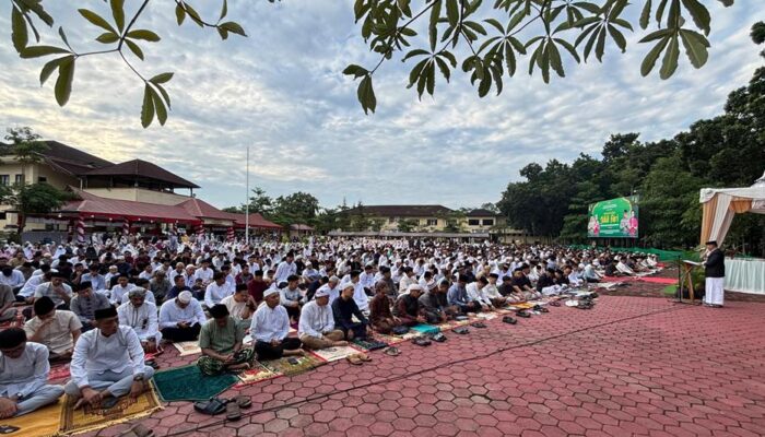 Sinergi Iman dan Profesionalisme: Catatan Penting dari Salat Idulfitri di Mapolda Sultra