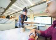 Selama Bulan Ramadhan, Kuliner Kereta Siapkan Menu Takjil untuk Penumpang Kereta Api