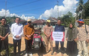Wujudkan Kedaulatan Pangan, Gubernur ASR Salurkan Ratusan Traktor dari Kementan