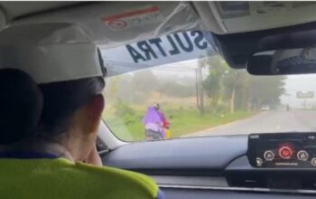 Sentuhan Humanis Polwan Sultra, Edukasi Pengendara di Kendari Lewat Aksi ‘Polantas Menyapa’