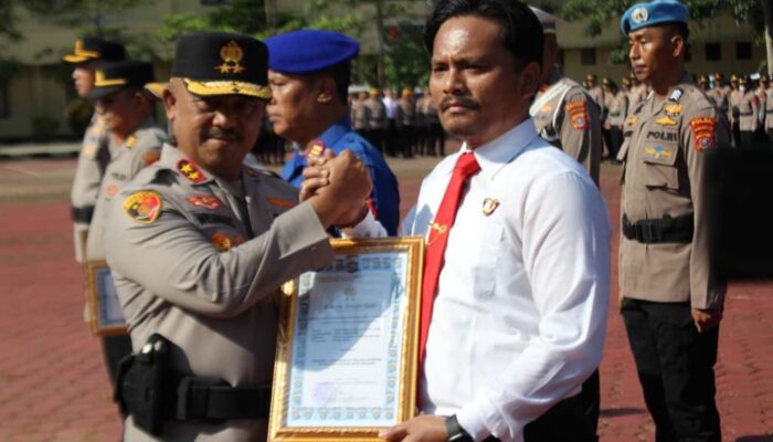 Dukung Profesionalisme, Kapolda Sultra Beri Reward untuk Anggota Berprestasi