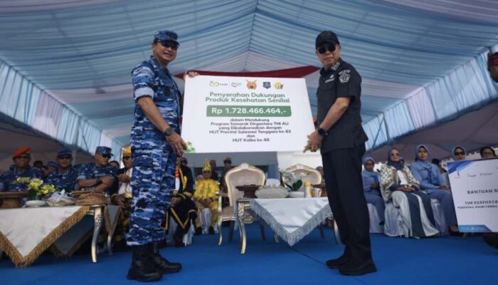 HUT Sultra ke-62: Perpaduan Adrenalin Terjun Payung dan Kepedulian Sosial