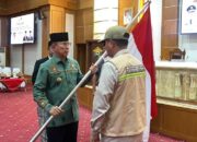 Pesan Gubernur ASR Saat Lepas 37 PPIH Sultra: Utamakan Pelayanan Jemaah Haji