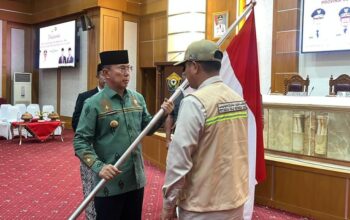 Pesan Gubernur ASR Saat Lepas 37 PPIH Sultra: Utamakan Pelayanan Jemaah Haji