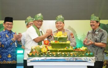 Kunker ke Mapolda Riau, Menteri Lingkungan Hidup Dorong Green Policing Diadopsi Nasional