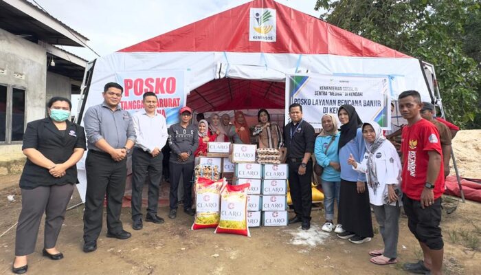 Komitmen Sosial, Manajemen Claro Kendari Salurkan Bantuan di Titik Terparah Banjir Wanggu