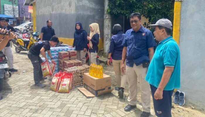 Ditresnarkoba Polda Sultra Salurkan Sembako untuk Personel dan Warga Terdampak Banjir di Kali Wanggu