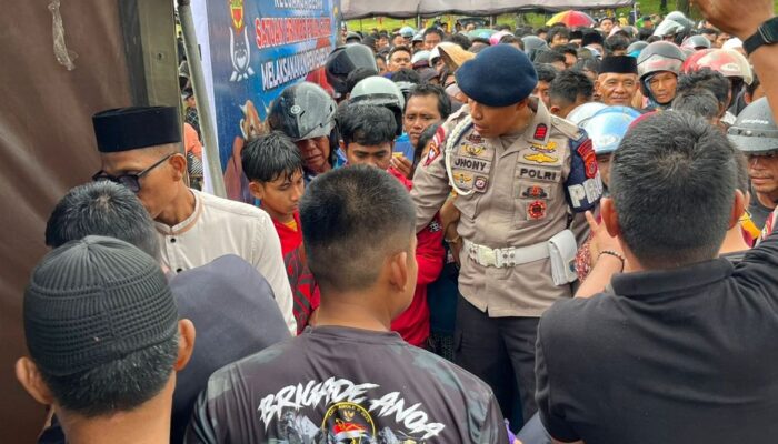 Brimob Sultra Salur Daging Kurban untuk Warga di Hari Raya Idul Adha 1447 H
