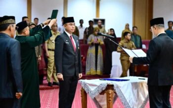 Lantik Pj Sekda Sultra, Gubernur Minta Seluruh OPD Langsung Tancap Gas Tuntas Pekerjaan