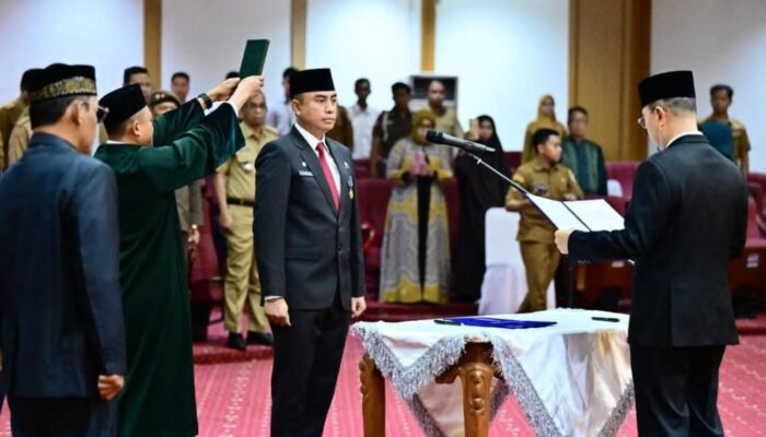 Lantik Pj Sekda Sultra, Gubernur Minta Seluruh OPD Langsung Tancap Gas Tuntas Pekerjaan