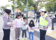 Polantas Polda Sultra Sapa Warga di CFD Kendari, Edukasi Tertib Berlalu Lintas Sambil Olahraga