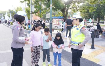 Polantas Polda Sultra Sapa Warga di CFD Kendari, Edukasi Tertib Berlalu Lintas Sambil Olahraga