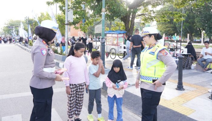 Polantas Polda Sultra Sapa Warga di CFD Kendari, Edukasi Tertib Berlalu Lintas Sambil Olahraga