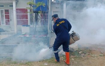 Waspada DBD Pasca-Banjir, Bid Dokkes Polda Sultra Sisir dan Obati Warga Lepo-Lepo