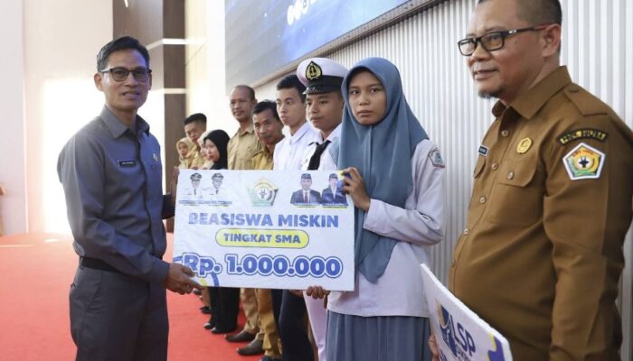 Pemprov Sultra Mulai Salurkan Beasiswa untuk 3.500 Siswa Kurang Mampu
