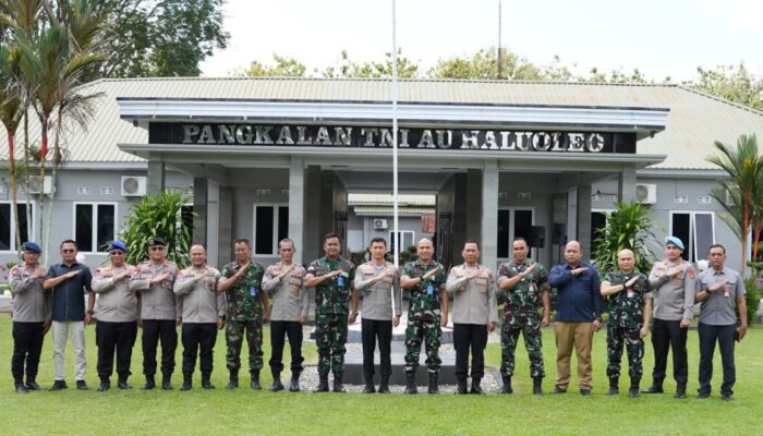 Perkuat Sinergi TNI-Polri, Kapolda Sultra Kunjungi Lanud Halu Oleo Bicarakan Stabilitas Keamanan