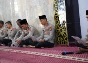 Polda Sultra Perkuat Binrohtal, Ustadz Abdul Gafar : Al-Qur’an Benteng Utama Cegah Penyakit Masyarakat
