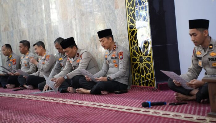 Polda Sultra Perkuat Binrohtal, Ustadz Abdul Gafar : Al-Qur’an Benteng Utama Cegah Penyakit Masyarakat