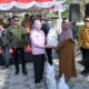 Wali Kota Kendari-Bulog Sultra Salurkan Bantuan Beras untuk 27.660 KPM di 3 Kecamatan
