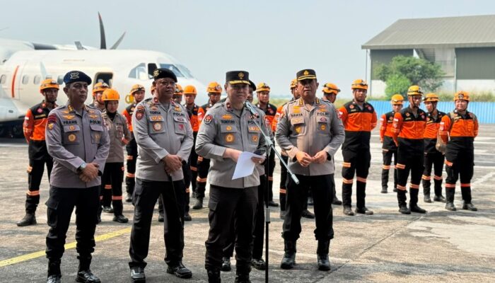 Respon Cepat Bencana, Polri Terbangkan Tim K9 dan 2,5 Ton Logistik untuk Korban Gempa NTT