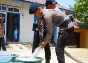 Respon Cepat Kebutuhan Warga, Brimob Sultra Pasok Air Bersih untuk Masyarakat Manggadua