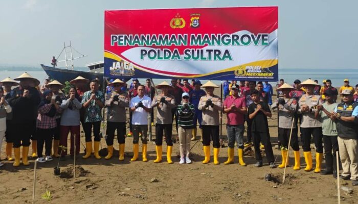Polda Sultra Tanam 150 Mangrove, Cegah Abrasi dan Lindungi Pesisir Kendari