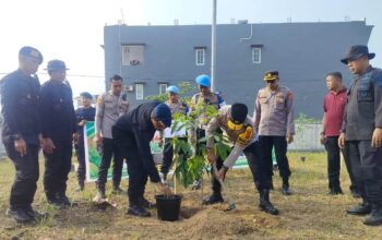 Wakapolda Sultra Ajak Masyarakat Peduli Lingkungan Lewat Green Policing di Terminal Baruga